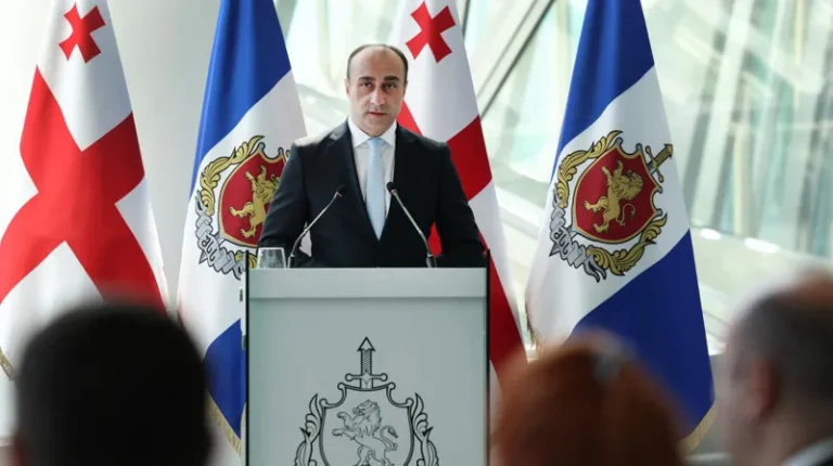 გვიან ღამით, ქვეყნის მასშტაბით ათეულობით მისამართზე ჩატარებული ოპერატიული ღონისძიებების შედეგად, ნარკოდანაშაულის ბრალდებით დავაკავეთ 34 პირი – შს მინისტრი