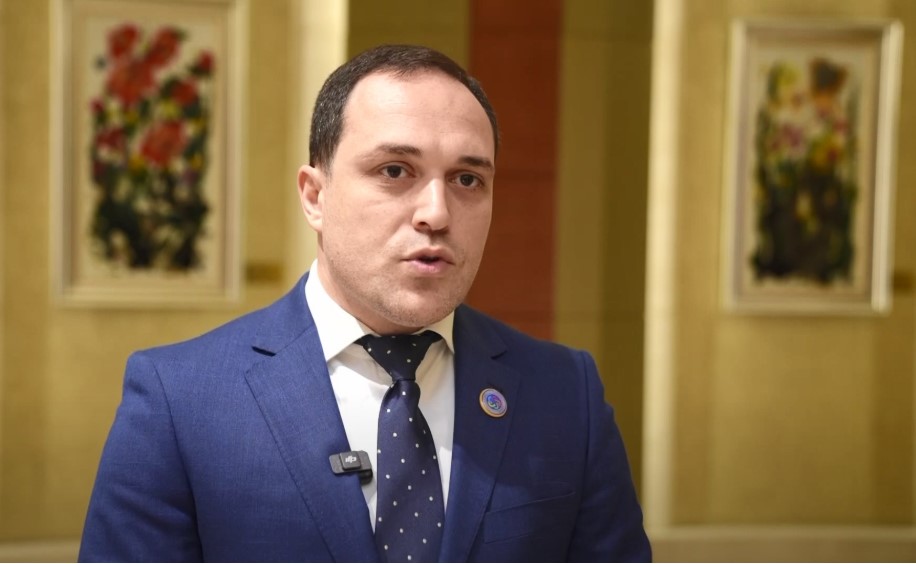 მადლობას ვუხდი ქართველი ხალხის დიდ მეგობარს, ბატონ პრეზიდენტს და დიად ლიდერს სი ძინ პინს ამ ინიციატივისთვის, რომელიც ნათლად გვანახებს ყველას, რამდენად ზრუნავს ის ყოველდღიურად მსოფლიო მშვიდობისთვის -გიორგი გაბუნია