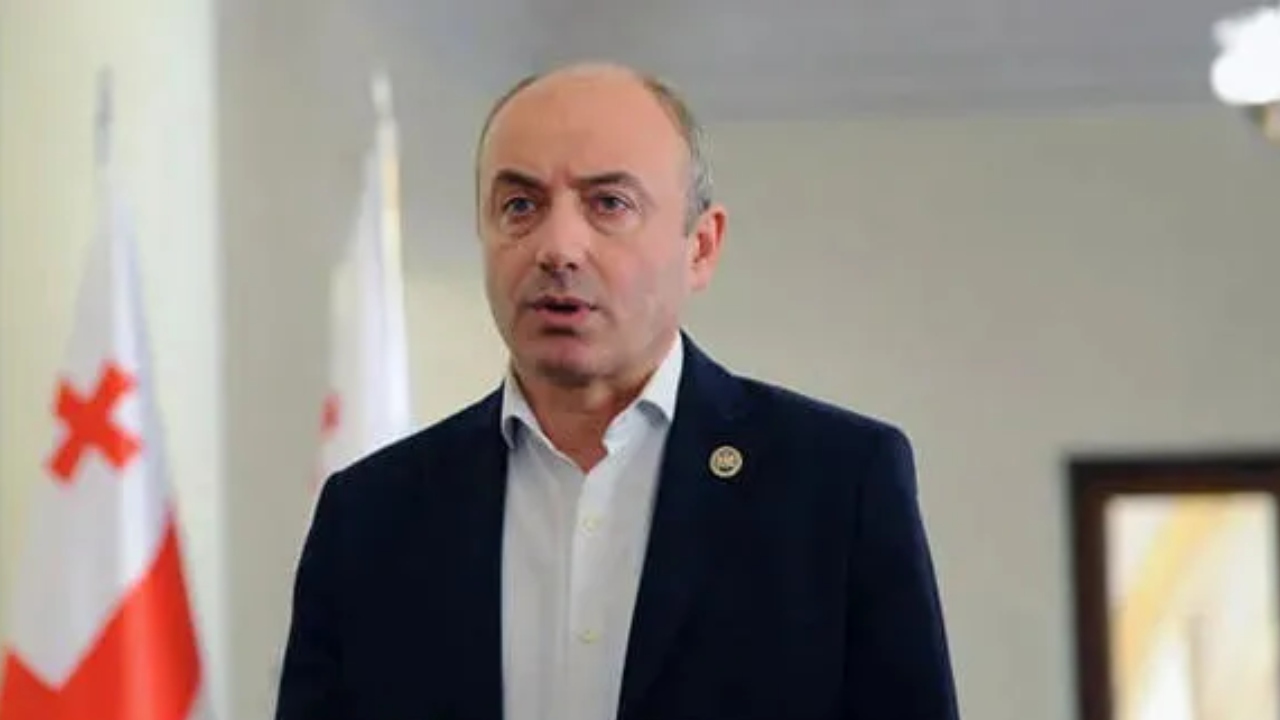 “ენჯეობი” და “ნაცები” გაჩუმებულები რომ არიან, გახარია თვალთხარია აღარ არის? გამოძიებას მის წინააღმდეგ ჩვენებას რატომ არ აძლევენ? თუ უცხოელმა პატრონებმა აუკრძალეს? -გურამ მაჭარაშვილი
