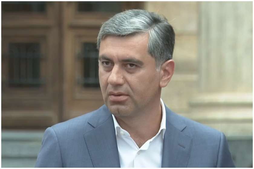 სასამართლომ ირაკლი ოქრუაშვილს რვა თვით პატიმრობა შეუფარდა და ორი წლით თანამდებობის დაკავება აუკრძალა