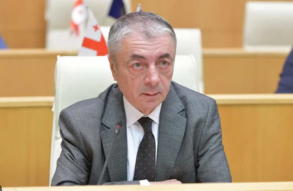პირდაპირ ითქვა, რომ “ქართული ოცნების” მერობის კანდიდატი კახა კალაძე იქნება, ასე, რომ ალბათ ამ თემაზე დისკუსია უნდა დაიხუროს-თენგიზ შარმანაშვილი
