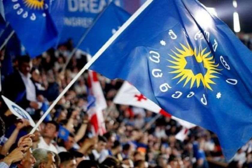 დღეს ევროპა დემოკრატიულ უკუსვლას და უმძიმეს ღირებულებით კრიზისს განიცდის – ამ ფონზე, არც ევროპარლამენტის აბსურდული რეზოლუციები, არც 18 ევროპელი ჩინოვნიკის დეზინფორმაციული წერილი არავის უკვირს – „ქართული ოცნების“ პოლიტსაბჭო