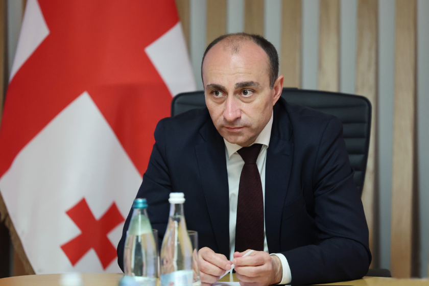 დავაკავეთ ნარკოტიკების რეალიზაციაში, რეალიზაციის მომზადებასა და რეალიზაციის მცდელობაში, ასევე განსაკუთრებით დიდი ოდენობით ნარკოტიკული საშუალებების შემოტანასა და შეძენა-შენახვაში ბრალდებული 43 პირი – გეკა გელაძე