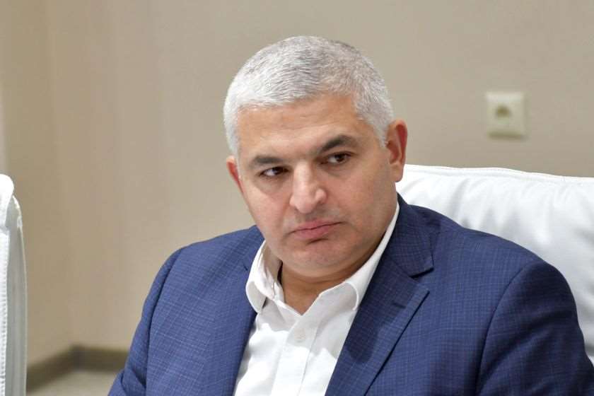 არ მიკვირს რომ ის გაექცა ჯერ თავის თანაგუნდელებს, შემდეგ კი თავის ამომრჩეველს – ეს არის პასუხისმგებლობისგან გაქცეული ადამიანის ერთგვარი ქმედება – გიორგი სოსიაშვილი გახარიაზე
