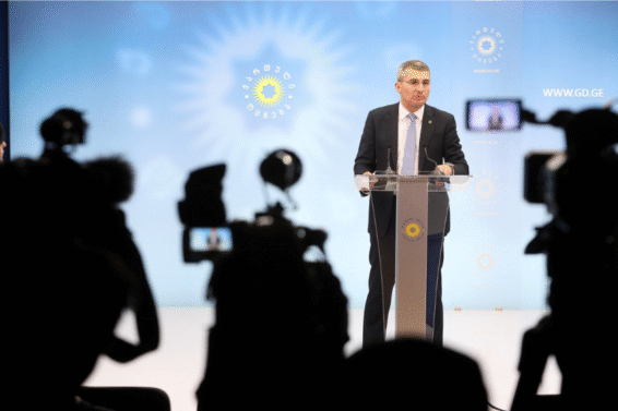 არაფერში ჯდება, როდესაც ლაპარაკობ მშვიდობიან დამხობაზე, მშვიდობიან მკვლელობაზე, ხალხის მშვიდობიან ამოხოცვაზე და ეს სიტყვა ამ კონტექსტს არ აზღვევს – მამუკა მდინარაძე ოპოზიციაზე