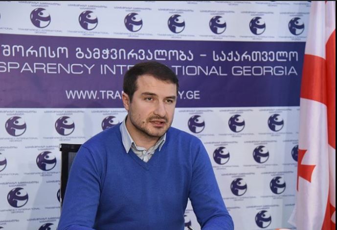 “საკუთარი თანამშრომლებისთვის ოცდაათამდე აირწინაღი და სათვალე ვიყიდეთ, ვინაიდან თანამშრომლების ნაწილი აქციებში რიგით დემონსტრანტად მონაწილეობდა” – ლევან ნატროშვილი