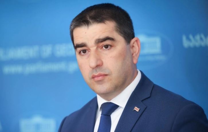მდგმურისკენ რომ ხელს იშვერს თავის დასაძვრენად, ეს ცალკე უბედურებაა, მაგრამ, ბანკირს ის უნდა დაგვაჯეროს, რომ ეგონა, მის საშემოსავლოს სხვა გადაიხდიდა? – შალვა პაპუაშვილი მამუკა ხაზარაძეზე
