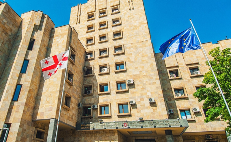 პროკურატურამ დიდი ოდენობით თანხის თაღლითურად დაუფლების მცდელობის ფაქტზე დაკავებულებს ბრალდება წარუდგინა