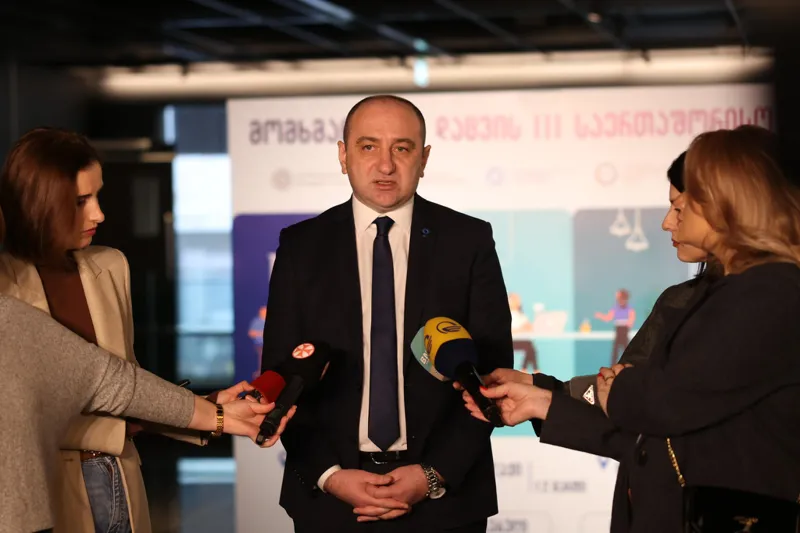 საქართველოში, სადაც სახელმწიფო ენა არის ქართული, მომხმარებელს უფლება აქვს მიიღოს მომსახურება ქართულ ენაზე და მიმწოდებელი კომპანია ვალდებულია, უზრუნველყოს კომუნიკაციის აღნიშნული ფორმა – ირაკლი ლექვინაძე
