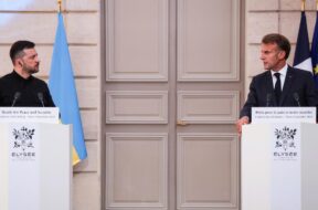 მაკრო