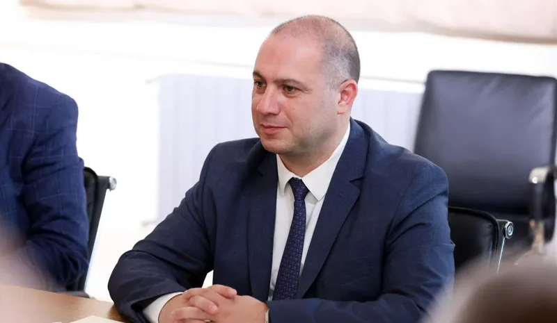 განათლების, მეცნიერებისა და ახალგაზრდობის მინისტრი მოსწავლეებს, მასწავლებლებს, მშობლებსა და სრულიად სასკოლო საზოგადოებას ახალი სასწავლო წლის დაწყებას ულოცავს