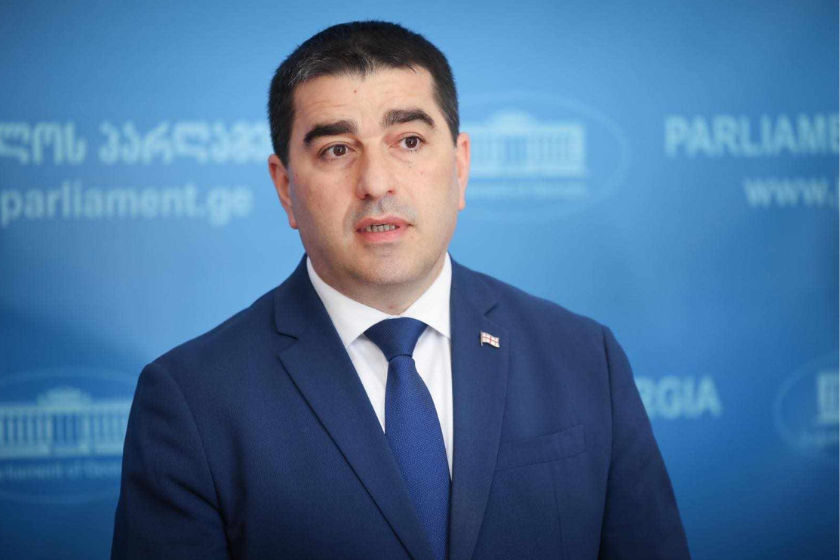 სრულად მისასალმებელია პრეზიდენტ მაკრონის მიდგომა, რომ დიპლომატები უნდა იყვნენ ხიდი ხელისუფლებებს შორის და არა მოქმედი პირი და აქტორი შიდა პოლიტიკაში -შალვა პაპუაშვილი