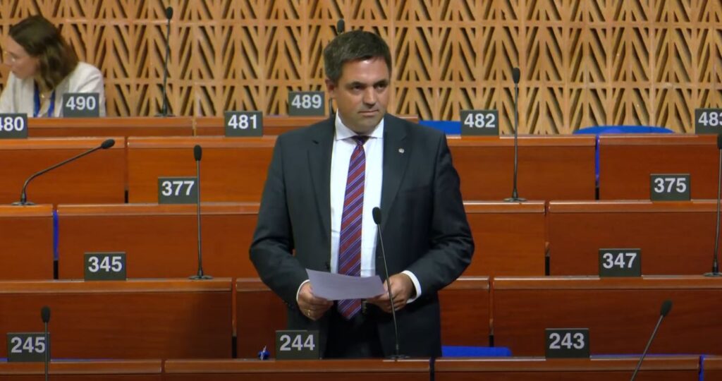 აღიარეთ, რომ საქართველოს მთავრობა დემოკრატიულად აირჩია ხალხმა და ლეგიტიმურია, ეძიეთ დიალოგი ყველა პარტიასთან, საქართველო ევროპის ნაწილია და ძალიან გვაკლია -მალტე კაუფმანი