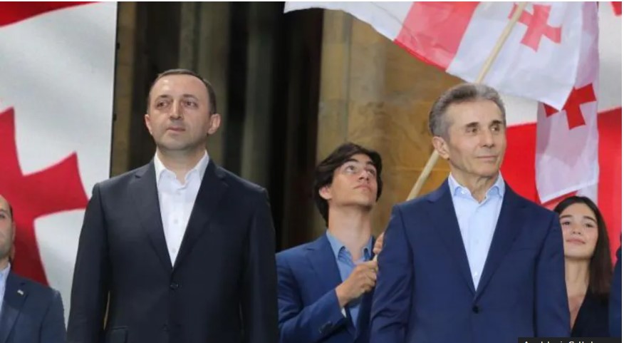 საქართველოს ყოფილი პრემიერ-მინისტრის სანახაობრივი დაცემა, რომელსაც ბრალად საკუთარ ბინაში 6.5 მილიონი დოლარის შენახვა ედება -BBC