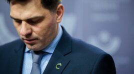 ანექსირებული ყირიმის შესახებ კითხვის უპასუხოდ დატოვების გამო, ლიეტუვის კულტურის მინისტრს თანამდებობა დაატოვებინეს