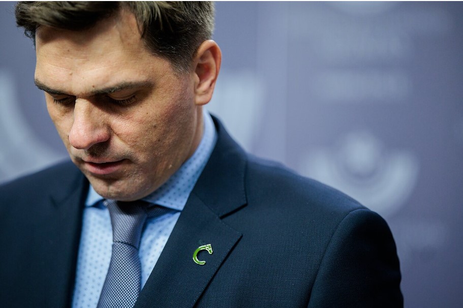 ანექსირებული ყირიმის შესახებ კითხვის უპასუხოდ დატოვების გამო, ლიეტუვის კულტურის მინისტრს თანამდებობა დაატოვებინეს