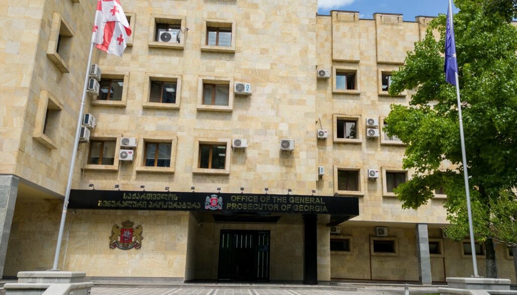 განსაკუთრებით დიდი ოდენობით ნარკოტიკული საშუალების უკანონო შეძენა, შენახვის და რეალიზაციის ხელშეწყობის ფაქტებზე ბრალდებულს 15 წლით თავისუფლების აღკვეთა მიესაჯა