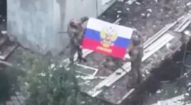 “რუსებმა უკრაინის სამხრეთში ახალი ტერიტორიები მას შემდეგ დაიპყრეს, რაც კიევმა ჯარები ჩრდილოეთისაკენ, პოკროვსკში გადაისროლა: ზაპოროჟიეს ოლქის მნიშვნელოვანი ქალაქები ალყის საფრთხის წინაშე დგანან”- The Daily Telegraph