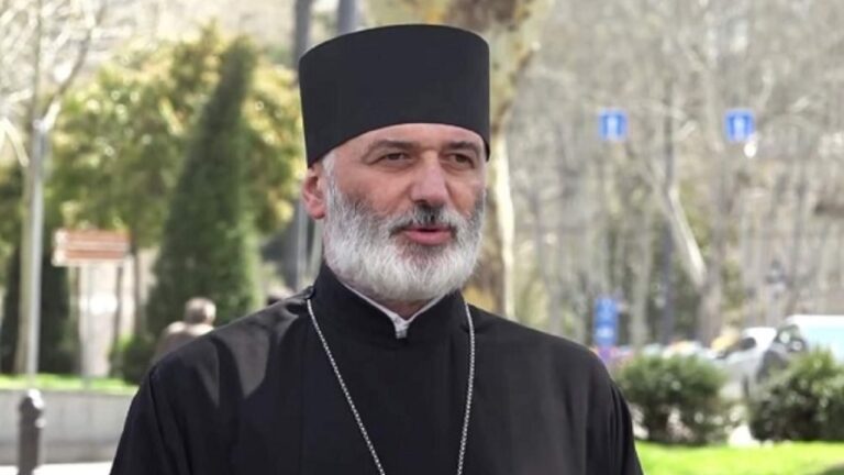 აფრიკის დასახლებაში ტაძრის მშენებლობაზე საპატრიარქოს ნებართვა არ გაუცია და არც იმ ნაგებობასთან აქვს კავშირი, რომლის დემონტაჟიც განხორციელდა-დეკანოზი ანდრია ჯაღმაიძე აცხადებს