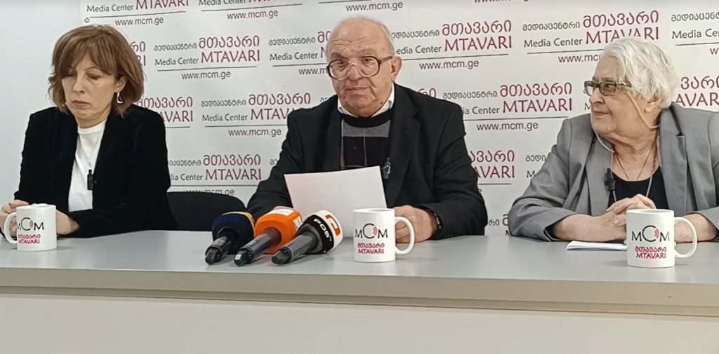 “ბიბისის” გამოუკითხავს ექიმები, მაგრამ ტოქსიკოლოგებისთვის არავის არაფერი უკითხავს, ცრემლმდენი აირით მოწამვლის გამო არცერთი ადამიანი არ მისულა სტაციონარში -ტოქსიკოლოგი თეიმურაზ კობიძე