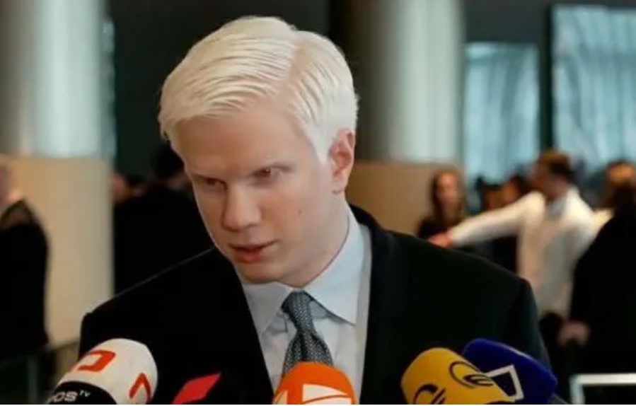 ძალიან გამიხარდებოდა, რომ ჩემი თაობის წარმომადგენლებს შორის მეტი დიალოგი არსებობდეს, ჯანსაღ დისკუსიაში არა მარტო სიმართლე იბადება, არამედ ერთობაც -ცოტნე ივანიშვილი