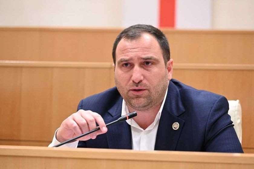 სამი “საოცრება” ქვეყანაში, სააკაშვილი დემენციისგან განიკურნა, საარჩევნო უბნებზე 400 000 ხმა გააყალბეს, “კამიტით მოწამლული” აკაცუკი ერთი წლის თავზე მოვლენებს პირდაპირ ეთერში იხსენებს -ირაკლი კირცხალია