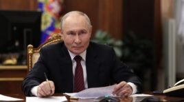 კიევის რეჟიმი არსებითად უარს ამბობს კონფლიქტის მშვიდობიანად დასრულებაზე, თუმცა, ჩვენ მაინც ვხედავთ გარკვეულ სიგნალებს დიალოგთან დაკავშირებით -ვლადიმერ პუტინი