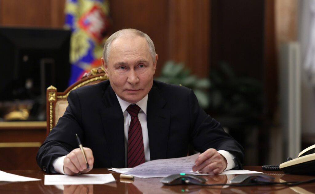 კიევის რეჟიმი არსებითად უარს ამბობს კონფლიქტის მშვიდობიანად დასრულებაზე, თუმცა, ჩვენ მაინც ვხედავთ გარკვეულ სიგნალებს დიალოგთან დაკავშირებით -ვლადიმერ პუტინი