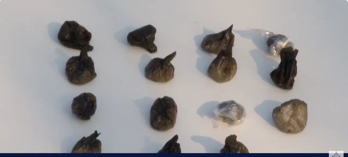 საპატრულო პოლიციამ თბილისში განსაკუთრებით დიდი ოდენობით ნარკოტიკული საშუალებები ამოიღო – დაკავებულია 4 პირი