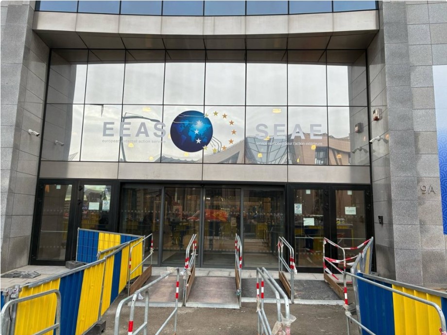 თანხების არამიზნობრივი ხარჯვის საქმეზე ბელგიის პოლიციამ ევროკავშირის საგარეო ქმედებათა სამსახურში ჩხრეკა ჩაატარა – დაკავებულია სამი პირი