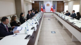 მთავრობის ადმინისტრაციის უფროსი აშშ-ის კონგრესის საგარეო საქმეთა კომიტეტის წარმომადგენლებს შეხვდა