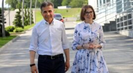 გილოცავთ დამდეგ შობა-ახალ წელს! გისურვებთ გწამდეთ უკეთესი ხვალინდელი დღის, ვინაიდან ჩვენი და ჩვენი შვილების, ძლიერი და წარმატებული საქართველოს მომავალს ერთად ვაშენებთ!-ბიძინა ივანიშვილი