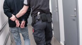 პოლიციამ თბილისში ძალადობის ბრალდებით ოთხი პირი დააკავა