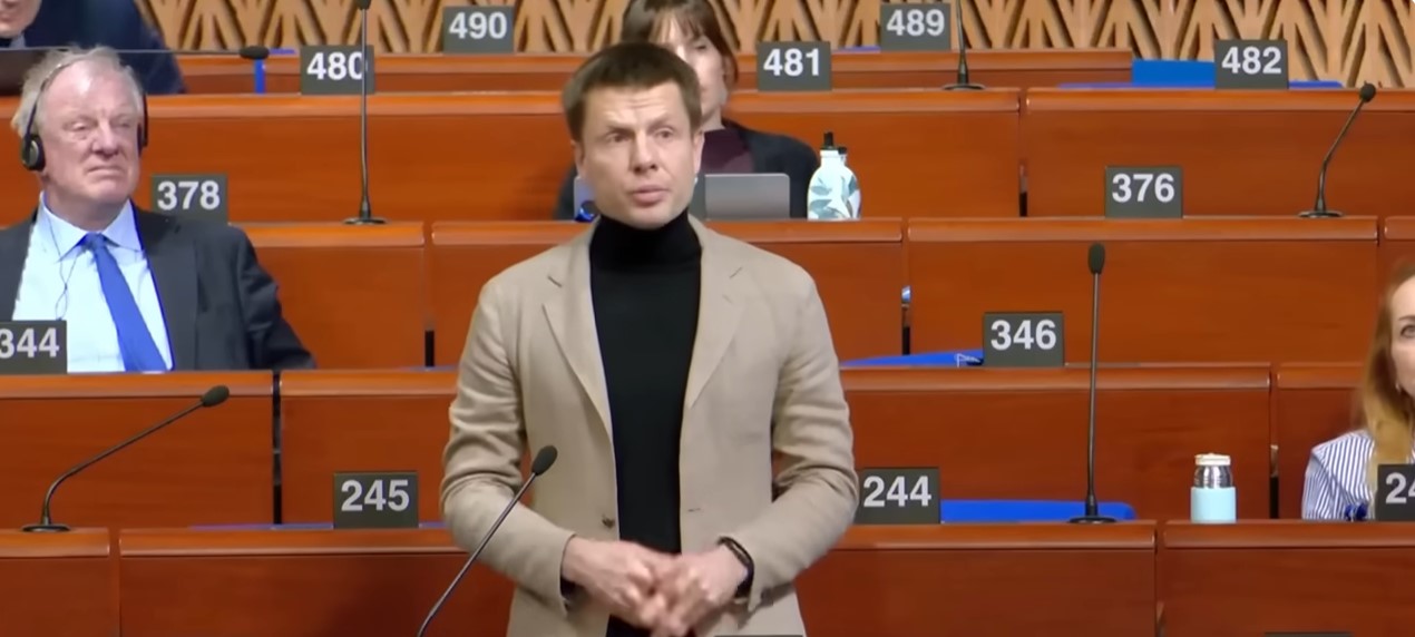 ქვეყნის შიგნით პრეზიდენტი ზელენსკი სულ უფრო მეტად მოქმედებს დემოკრატიის, ადამიანის უფლებების წინააღმდეგ, არავის უნდა ჰქონდეს აბსოლუტური ძალაუფლება-ალექსეი გონჩარენკო