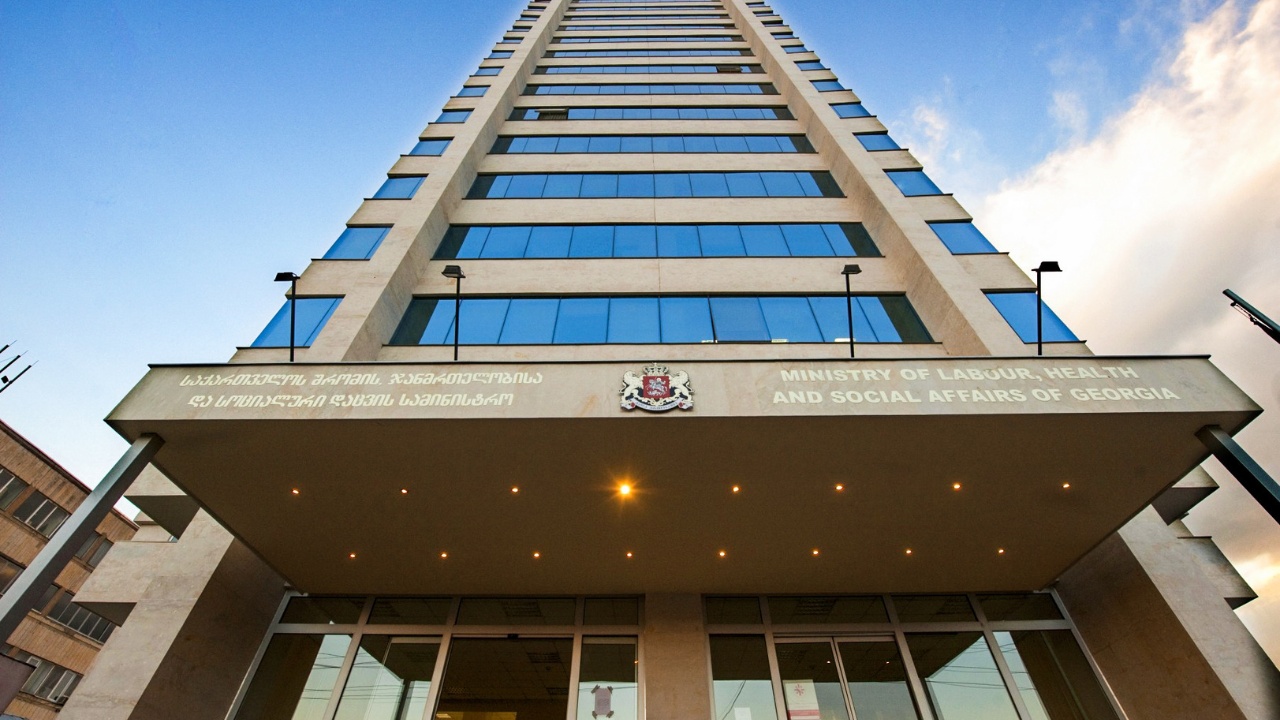 ინფორმაცია, თითქოს საქართველოს ფარგლებს გარეთ ექვს თვეზე მეტი ვადით მყოფი მოქალაქეები ვერ ისარგებლებენ საყოველთაო ჯანდაცვის პროგრამით, არ შეესაბამება სიმართლეს -ჯანდაცვის სამინისტრო