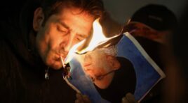 “აიათოლას ჰგონია, რომ იგი უფრო გაბედული და ძლიერია, ვიდრე დონალდ ტრამპი. რამდენად მტკიცეა ალი ჰამენეის რწმენა საკუთარი თავისადმი”-The Daily Telegraph