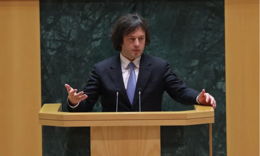 საქართველოში 30 ათასი უკრაინელი იმყოფება, აქედან 6 290-ს აქვს ბინადრობის უფლება, დანარჩენს საქართველოში ყოფნის შესაძლებლობა ბინადრობის ნებართვის გარეშე აქვს მინიჭებული-ირაკლი კობახიძე