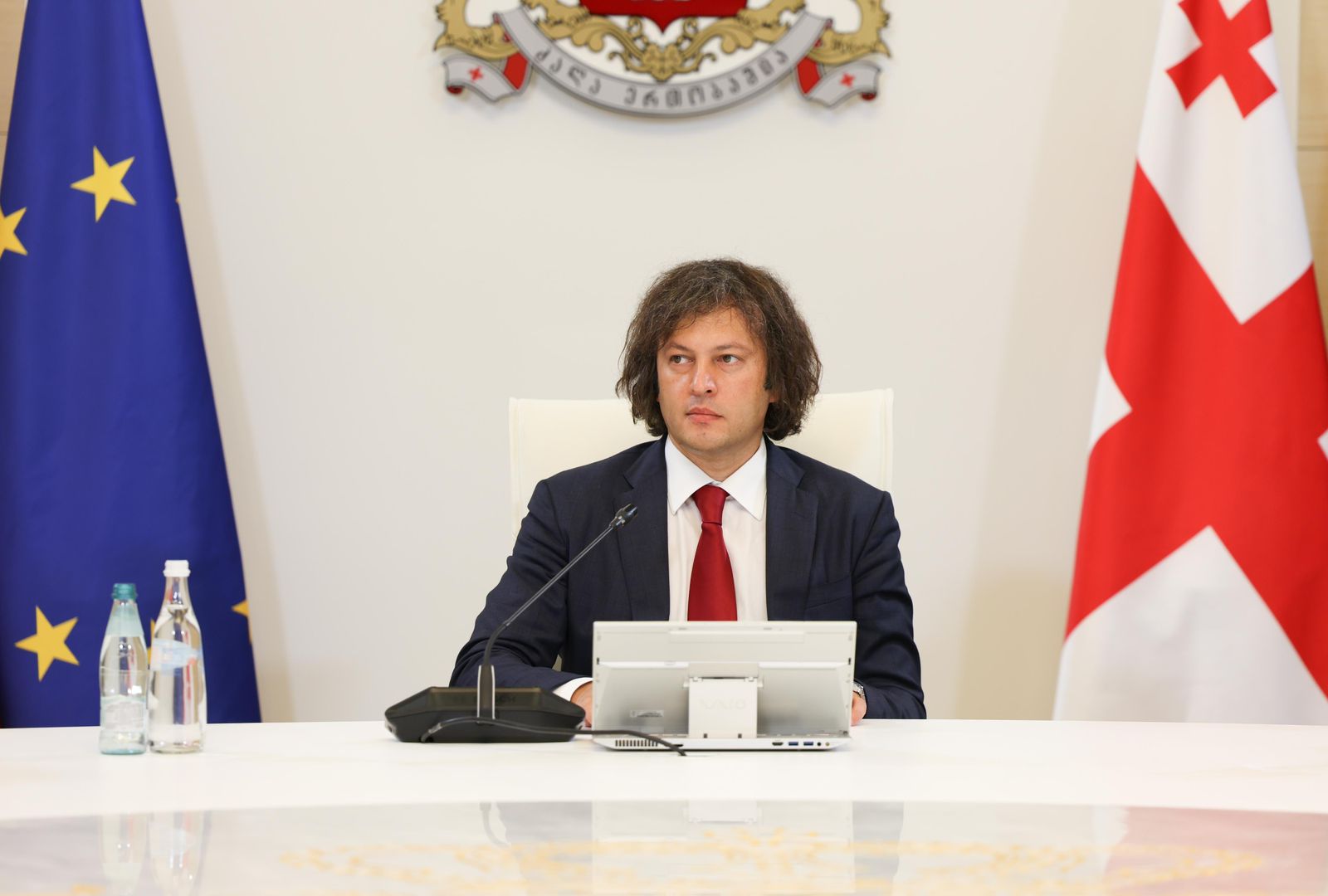 ყველამ პატივი უნდა სცეს კონსტიტუციას, კონსტიტუციურ წესრიგს, თუ ვინმე ამას არ აკეთებს, უნდა არსებობდეს საკანონმდებლო მექანიზმებიც, რომლებიც საბოლოო ჯამში ამას უზრუნველყოფს -ირაკლი კობახიძე