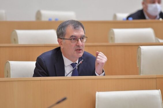 სტარმერი თავის სკამზე უკვე ვეღარ ზის მყარად, სერიოზულ სკანდალებშია გახვეული და ძალიან დიდი ცინიზმია, დღეს სხვას ასანქცირებდეს -სოზარ სუბარი
