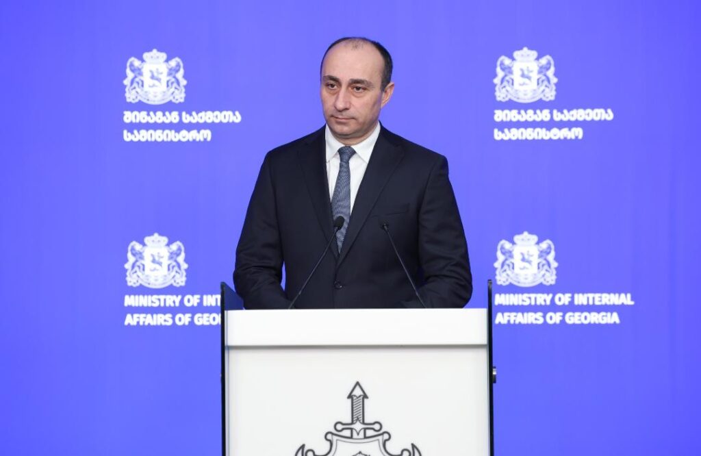 ბოლო 48 საათის განმავლობაში, თბილისსა და რეგიონებში დავაკავეთ ორგანიზებულ დანაშაულში ჩართული 97 პირი, მათ შორის ნარკორეალიზაციასა და ნარკოდანაშაულებრივ სქემაში ჩართული 81 პირი – გეკა გელაძე