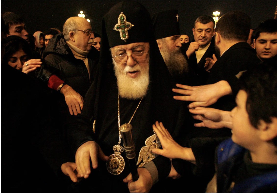 “93 წლის ასაკში გარდაიცვალა პატრიარქი ილია II, საქართველოს სტაბილურობის სულიერი სიმბოლო”-The New York Times