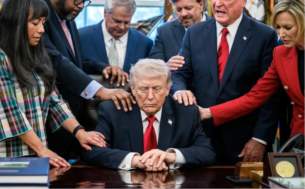 “პრეზიდენტის პასტორი: “დონალდ ტრამპს სულიერი ვალდებულება აქვს ირანის დასაბომბად”-The Daily Telegraph