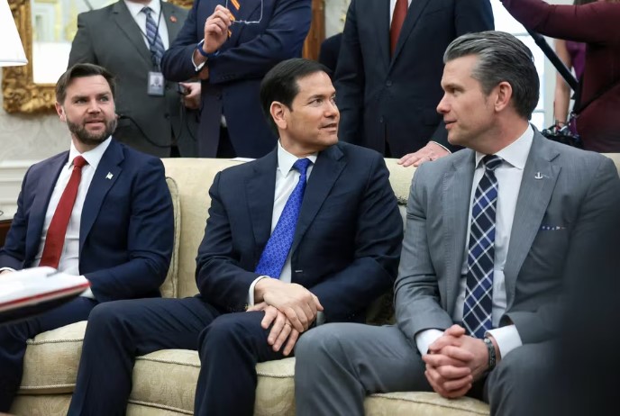 “ომი ირანში: პოლიტიკური გამოცდა როგორც იზოლაციონისტ ჯეიმს ვენსისათვის, ასევე ინტერვენციონისტ მარკო რუბიოსათვის” -Le Monde