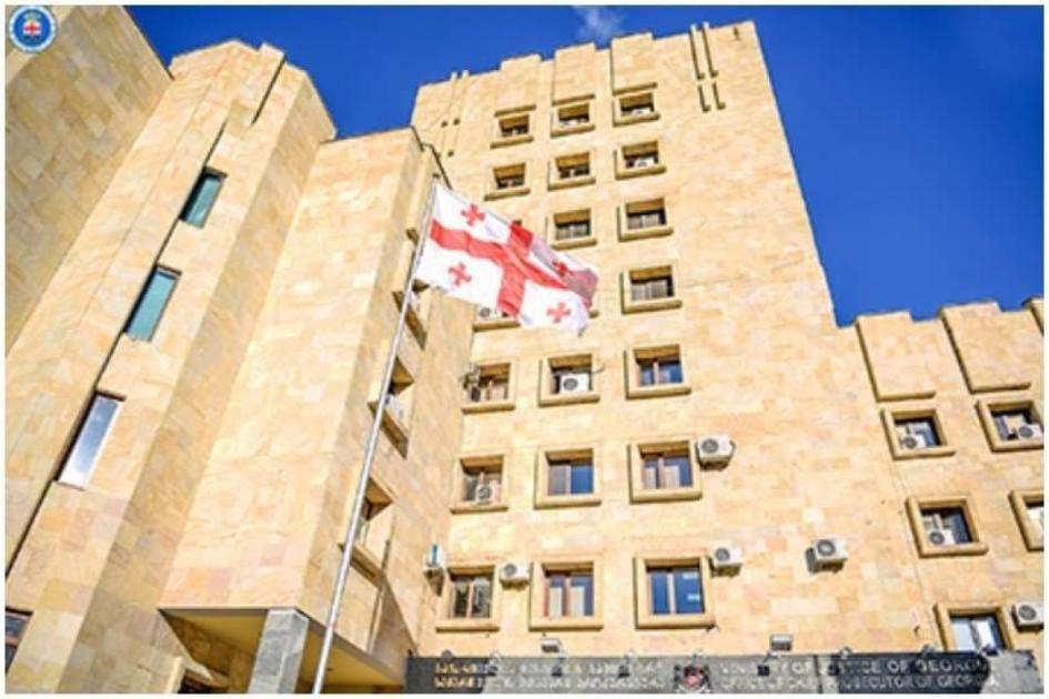 დამამძიმებელ გარემოებებში ჩადენილი განზრახ მკვლელობის, გაუპატიურების და ოჯახში ძალადობის ფაქტებზე ბრალდებულს უვადო თავისუფლების აღკვეთა მიესაჯა