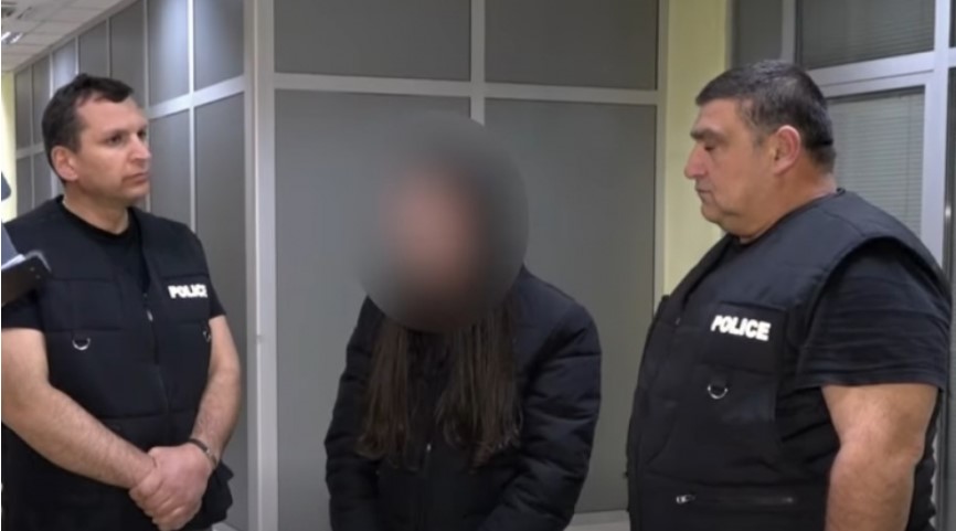 კახეთში ახალგაზრდა კაცს თანხის გამოძალვის მიზნით, პირადი ცხოვრების ამსახველი ფოტო-ვიდეო მასალა სოციალურ ქსელში გაუვრცელეს, რის შემდეგაც მან თავი მოიკლა – დაკავებულია 2 პირი