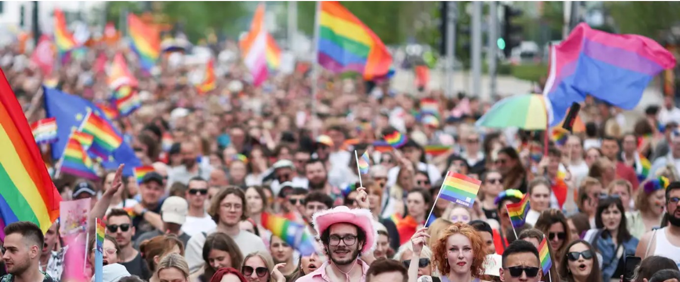 პოლონეთის უმაღლესი ადმინისტრაციული სასამართლოს გადაწყვეტილებით, ქვეყანა ცნობს ევროკავშირის სხვა ქვეყნებში დარეგისტრირებულ ერთნაირსქესიანთა ქორწინებას