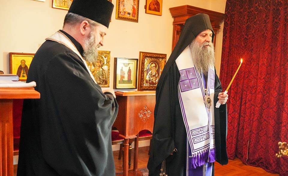 სერბეთის პატრიარქმა პორფირემ სრულიად საქართველოს კათოლიკოს-პატრიარქ ილია მეორის სულის მოსახსენიებლად პანაშვიდი გადაიხადა