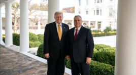“ხმა მიეცით ვიქტორ ორბანს, ის ძლიერი და გავლენიანი ლიდერია, დაუღალავად იბრძვის და უყვარს თავისი ქვეყანა და ხალხი, როგორც მე ამერიკის შეერთებული შტატები”-დონალდ ტრამპი უნგრელებს მიმართავს