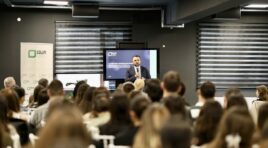 რუსთავის ახალგაზრდულ ცენტრში ახალგაზრდებთან შეხვედრა გაიმართა