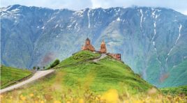 “მე ევროპის ისეთ ახალ პოპულარულ ადგილს ვეწვიე, რომელიც ავსტრალიელებს ჯერ არ უნახავთ: კავკასიის პატარა ქვეყანა მსოფლიოს მოგზაურებზე დაუვიწყარ შთაბეჭდილებებს ახდენს”-The Armidale Express